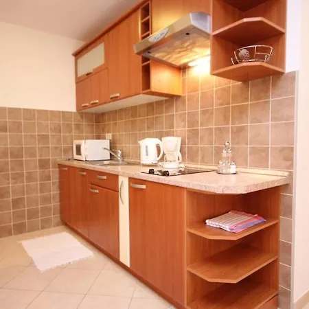 Lägenhet With A Parking Space - 7985