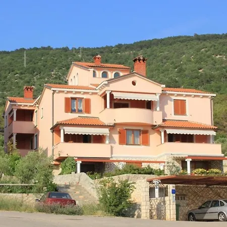 Lejlighed With A Parking Space - 7985 *