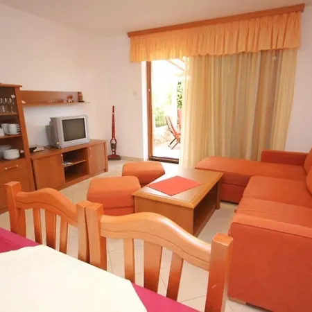 Lejlighed With A Parking Space - 7985 *