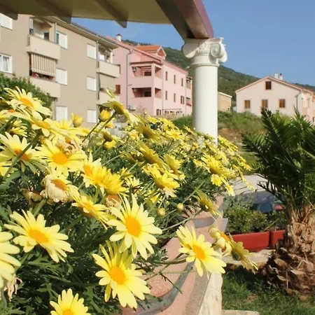 Lejlighed With A Parking Space - 7985 *